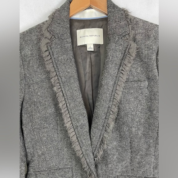 Banana Republic Wool Tweed Herringbone Ruffle Trim Blazer Preppy Quiet Luxury - Picture 4 of 11